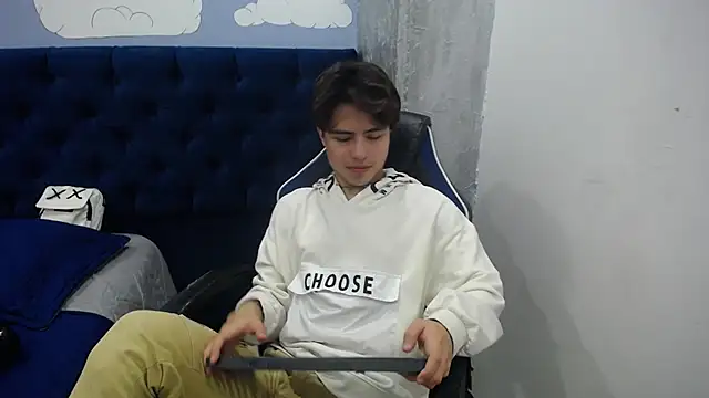 Snapshot of CollinStone chatting on 20, 2, 2025 CollinStone online show from 20, 2, 2025