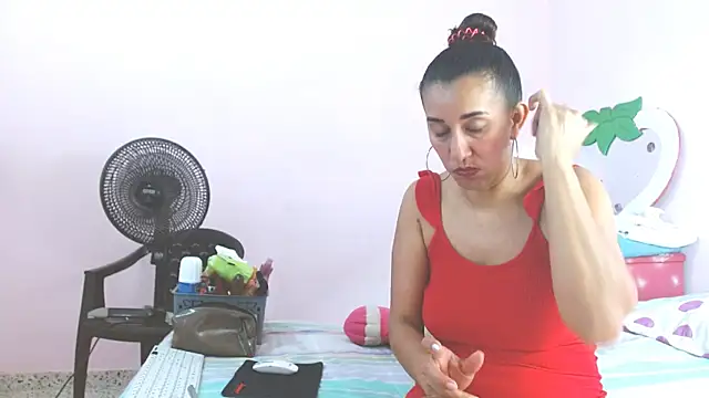 latinabueno41 online show from 14, 1, 2025