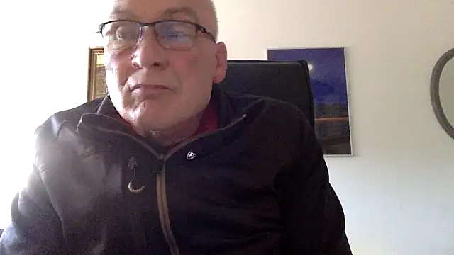 Snapshot of Parleg2 chatting on 4, 5, 2026 Parleg2 online show from 4, 5, 2026