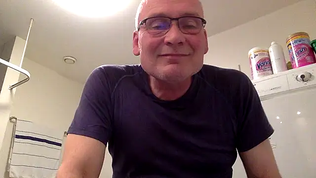 Snapshot of Parleg2 chatting on 10, 6, 2026 Parleg2 online show from 10, 6, 2026