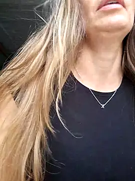 Snapshot of karina_warthon chatting on 13, 9, 2025 karina warthon online show from 13, 9, 2025