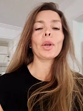 Snapshot of karina_warthon chatting on 24, 9, 2025 karina warthon online show from 24, 9, 2025