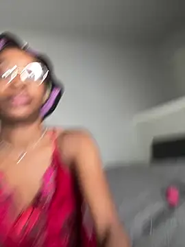 Snapshot of PrettypetitePrincess chatting on 16, 2, 2025 PrettypetitePrincess online show from 16, 2, 2025