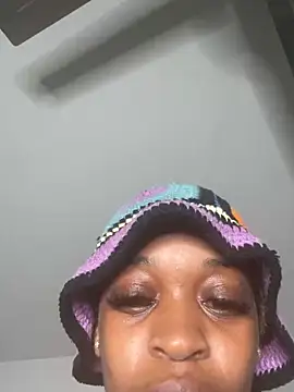 Snapshot of PrettypetitePrincess chatting on 21, 2, 2025 PrettypetitePrincess online show from 21, 2, 2025