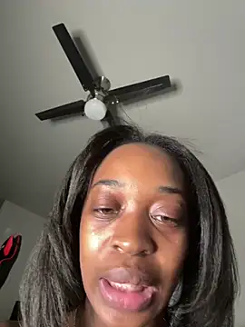 Snapshot of PrettypetitePrincess chatting on 8, 3, 2025 PrettypetitePrincess online show from 8, 3, 2025