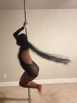 Snapshot of PrettypetitePrincess chatting on 28, 9, 2025 PrettypetitePrincess online show from 28, 9, 2025