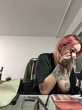 Mia-Fuchs online show from 8, 3, 2025