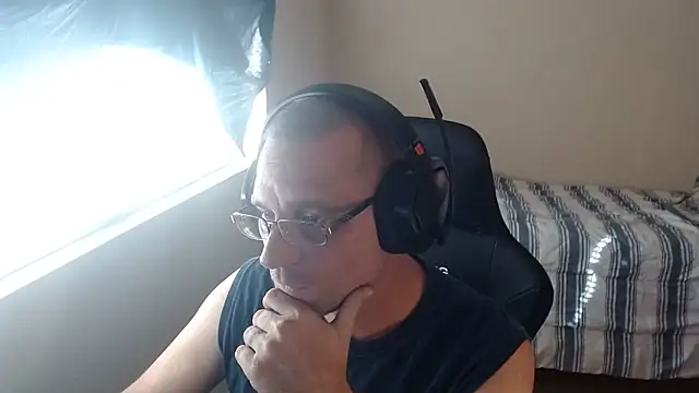 Snapshot of Dubesnackes chatting on 4, 11, 2025 Dubesnackes online show from 4, 11, 2025