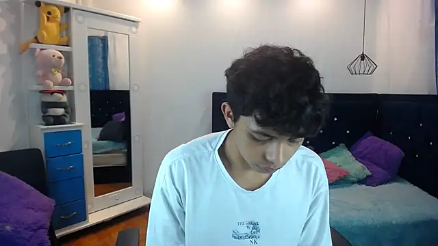 Snapshot of twinkmilk_ chatting on 8, 3, 2025 twinkmilk online show from 8, 3, 2025