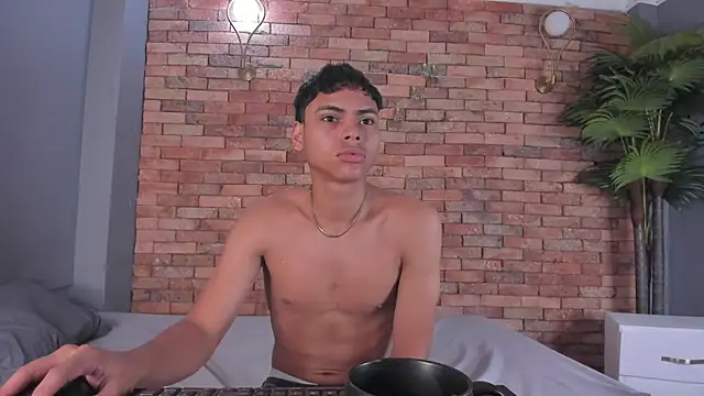 adam piarse01 online show from 25, 11, 2025