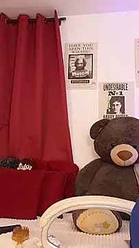 downsonMia online show from 4, 2, 2026