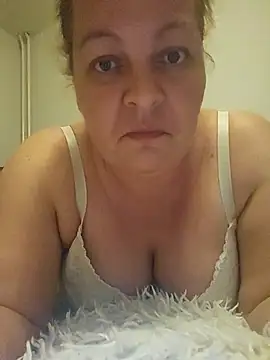 Snapshot of RyleeSherry chatting on 14, 2, 2025 RyleeSherry online show from 14, 2, 2025