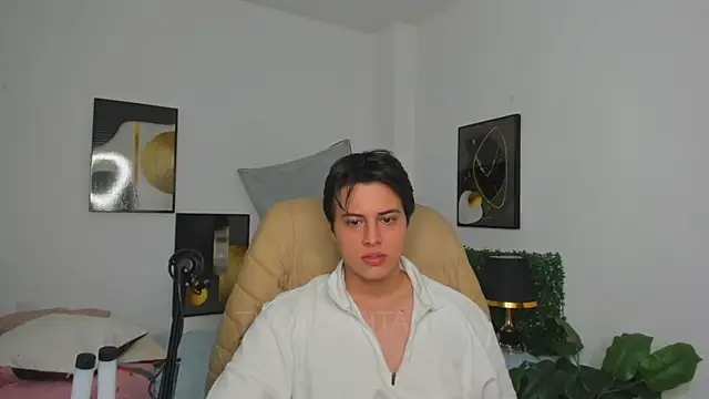 Snapshot of Thom_Ohtani chatting on 28, 4, 2026 Thom Ohtani online show from 28, 4, 2026