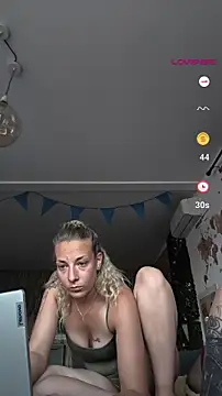 Snapshot of thefrenchkiss25 chatting on 26, 4, 2026 thefrenchkiss25 online show from 26, 4, 2026
