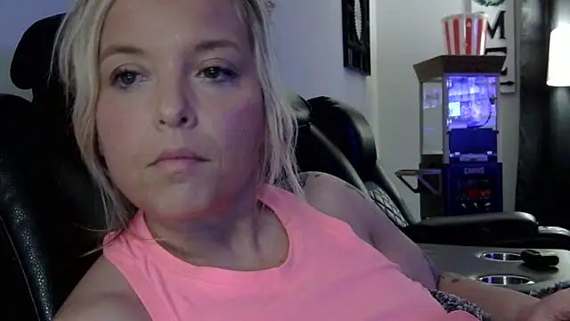 Snapshot of JennaLynn785 chatting on 22, 2, 2025 JennaLynn785 online show from 22, 2, 2025