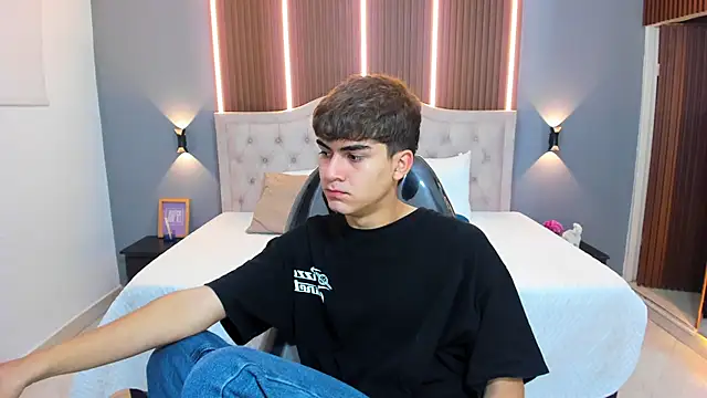 Tommy18   online show from 12, 11, 2025