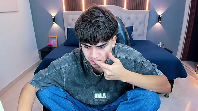 Snapshot of Tommy18__ chatting on 19, 4, 2026 Tommy18 online show from 19, 4, 2026