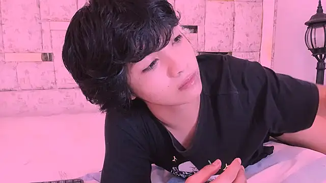 Snapshot of AllanYong18 chatting on 20, 3, 2025 AllanYong18 online show from 20, 3, 2025