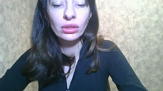 LissaBlossom online show from 8, 1, 2025