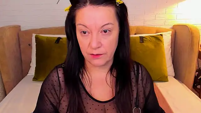 Snapshot of SarahGrays chatting on 11, 10, 2025 SarahGrays online show from 11, 10, 2025