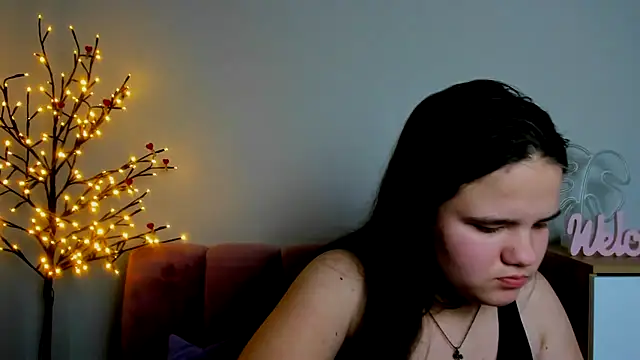 Snapshot of AdeleCruz chatting on 17, 2, 2025 AdeleCruz online show from 17, 2, 2025
