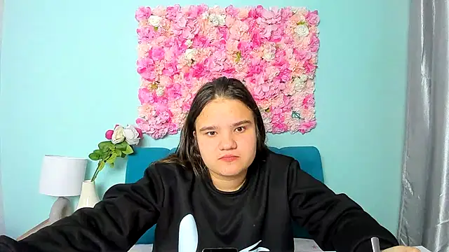 Snapshot of AdeleCruz chatting on 24, 2, 2025 AdeleCruz online show from 24, 2, 2025