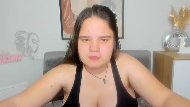 Snapshot of AdeleCruz chatting on 12, 3, 2025 AdeleCruz online show from 12, 3, 2025