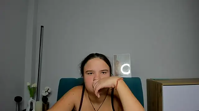 Snapshot of AdeleCruz chatting on 6, 10, 2025 AdeleCruz online show from 6, 10, 2025