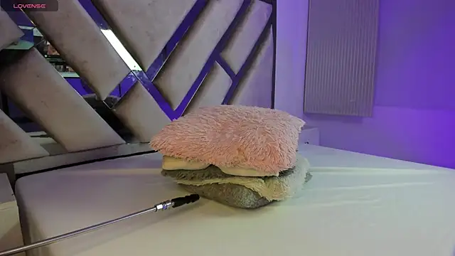 kathy bakerr online show from 16, 4, 2026