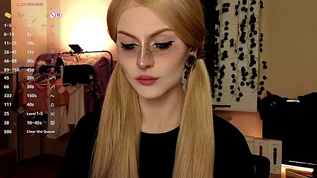 Emily  Mooree online show from 19, 10, 2025