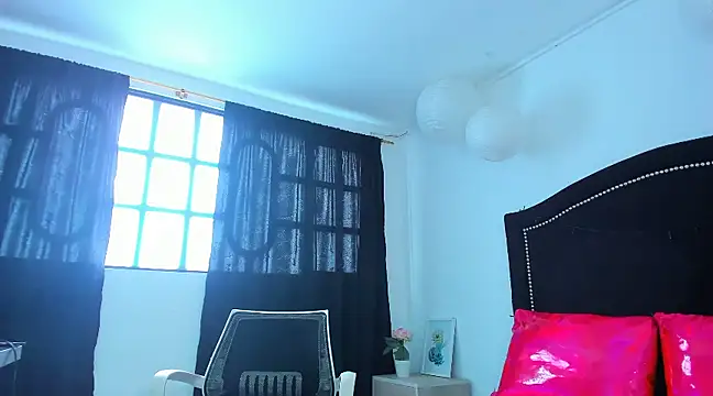 Snapshot of Cleo_Hott chatting on 4, 2, 2025 Cleo Hott online show from 4, 2, 2025