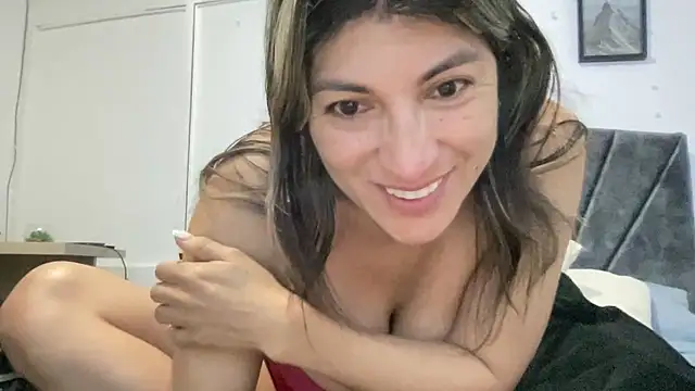 Snapshot of LunaBeya chatting on 10, 2, 2026 LunaBeya online show from 10, 2, 2026