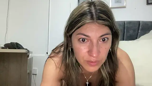 Snapshot of LunaBeya chatting on 3, 3, 2026 LunaBeya online show from 3, 3, 2026