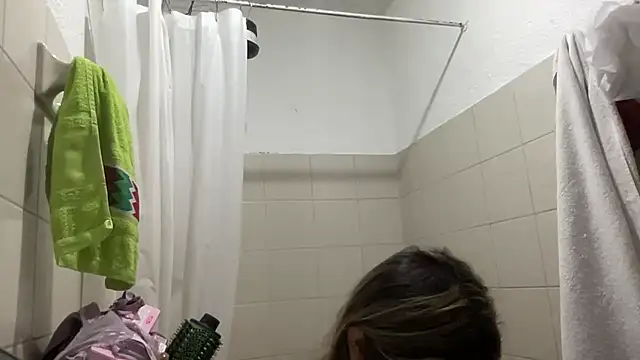 Snapshot of LunaBeya chatting on 7, 3, 2026 LunaBeya online show from 7, 3, 2026