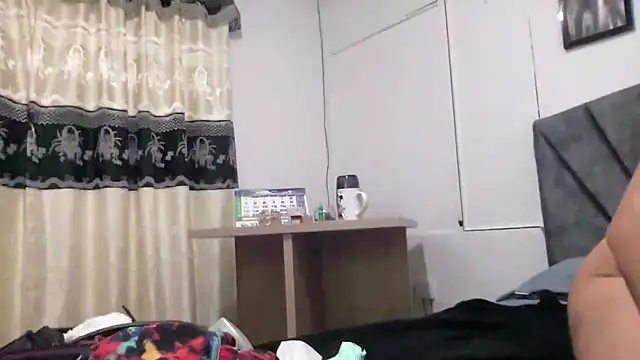 Snapshot of LunaBeya chatting on 9, 3, 2026 LunaBeya online show from 9, 3, 2026