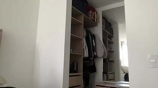 Snapshot of LunaBeya chatting on 7, 4, 2026 LunaBeya online show from 7, 4, 2026