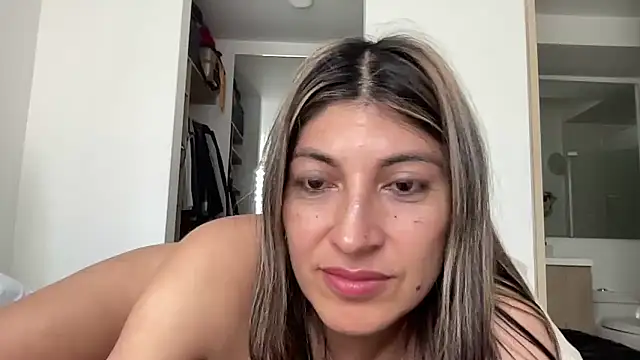 Snapshot of LunaBeya chatting on 13, 4, 2026 LunaBeya online show from 13, 4, 2026