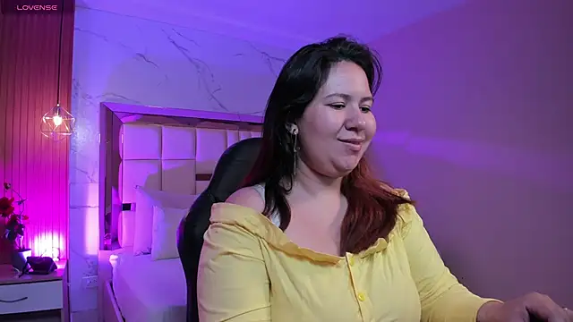 Snapshot of zoes_milee chatting on 19, 5, 2026 zoes milee online show from 19, 5, 2026