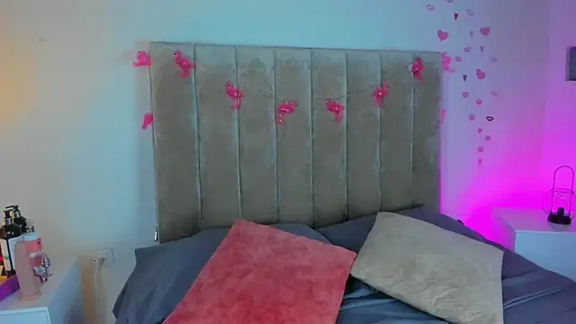 Dahlia Rousse online show from 10, 2, 2025