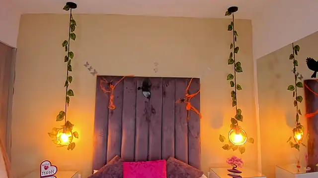 Dahlia Rousse online show from 11, 10, 2025