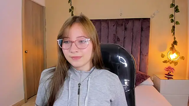 Dahlia Rousse online show from 27, 10, 2025