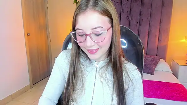 Dahlia Rousse online show from 28, 11, 2025