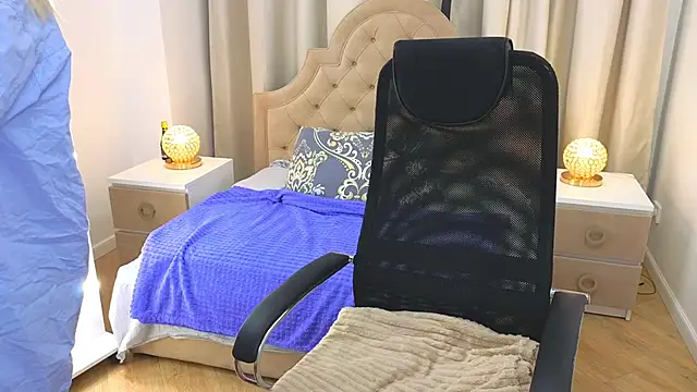 M I A M I A online show from 15, 12, 2025