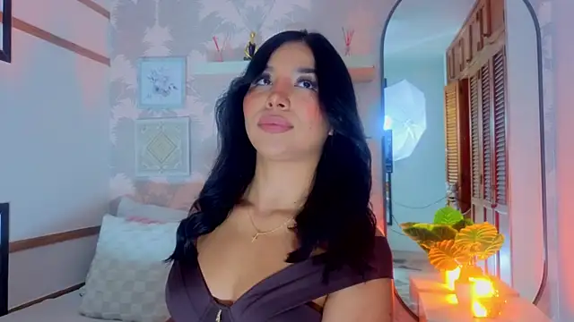 Snapshot of CharlotteGraay chatting on 6, 5, 2026 CharlotteGraay online show from 6, 5, 2026