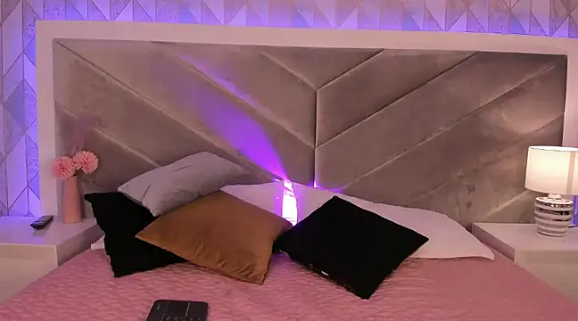 Snapshot of Sara__collins__ chatting on 4, 2, 2025 Sara collins online show from 4, 2, 2025