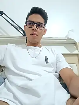 Snapshot of HornyTiger744 chatting on 19, 12, 2025 HornyTiger744 online show from 19, 12, 2025