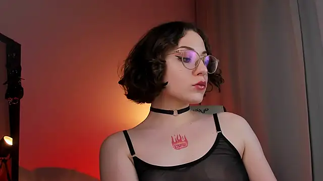 Eva Moss  online show from 25, 2, 2025