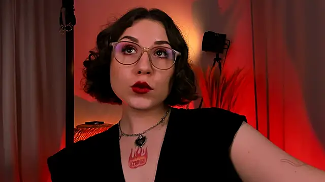 Eva Moss  online show from 12, 3, 2025