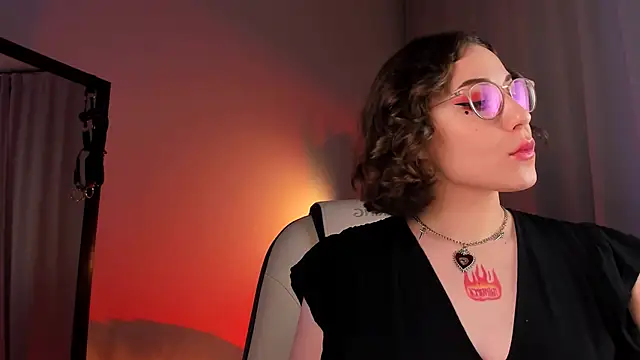 Eva Moss  online show from 14, 3, 2025