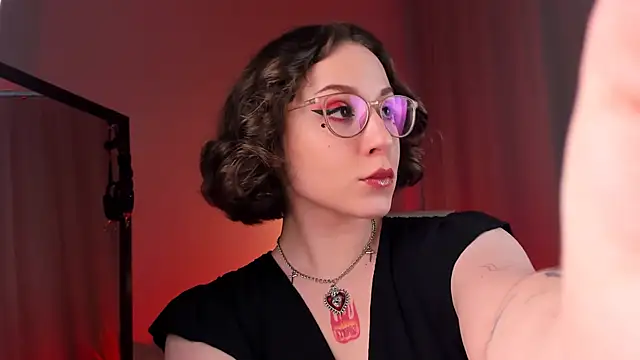 Eva Moss  online show from 18, 3, 2025